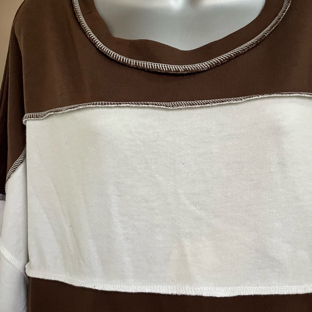 1x women’s Zenana Brown and White Colorblock Scoop-Neck Tunic